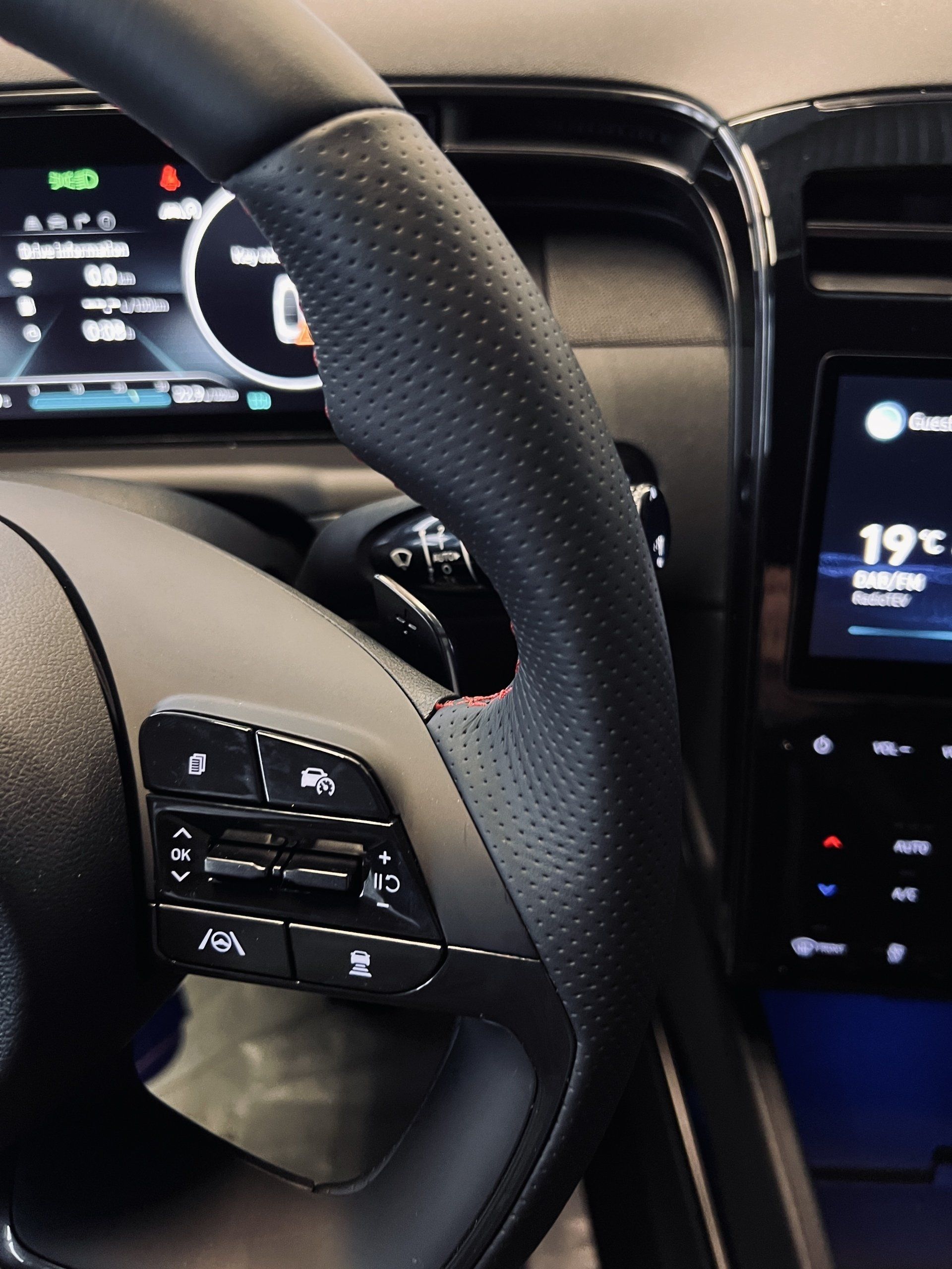 Tuvplāns no automašīnas stūres