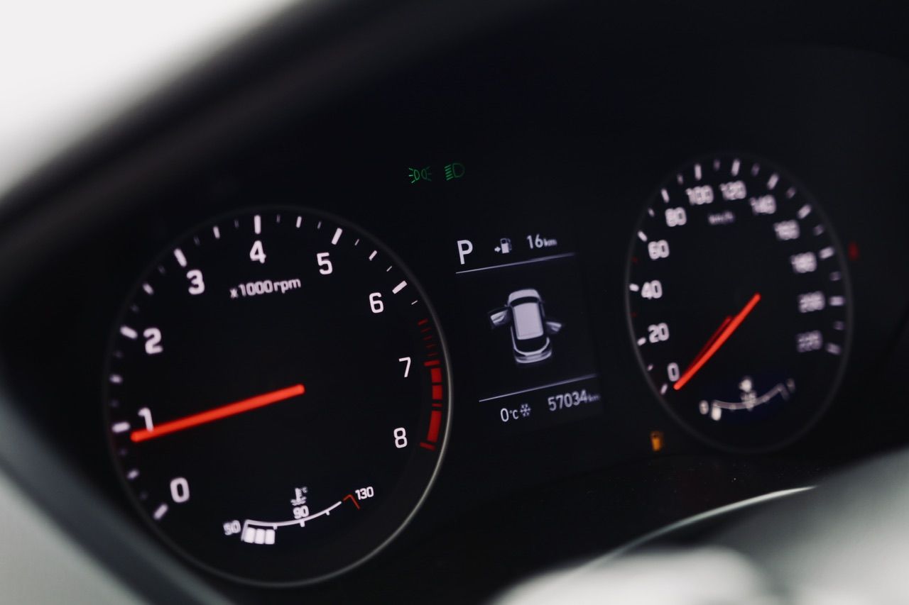 Tuvplāns no automašīnas paneļa