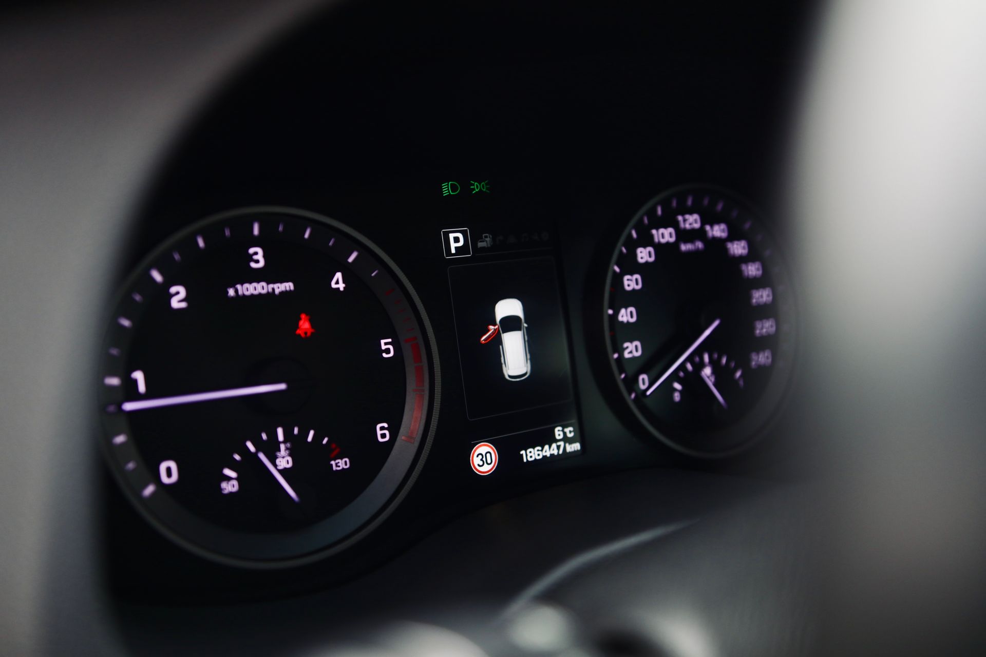 Tuvplāns no automašīnas paneļa