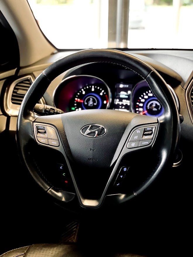 Tuvplāns ar stūri automašīnā