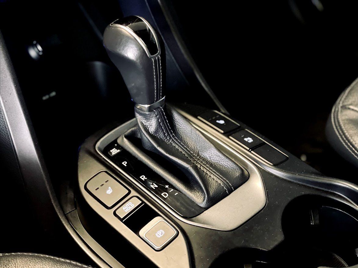 Tuvplāns ar pārslēgu automašīnā