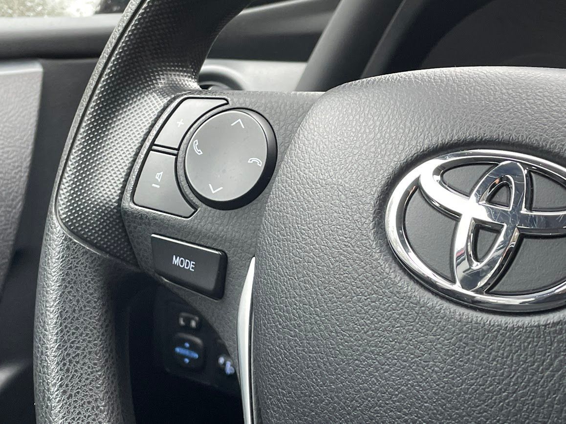 Tuvplāns no toyota automašīnas stūres