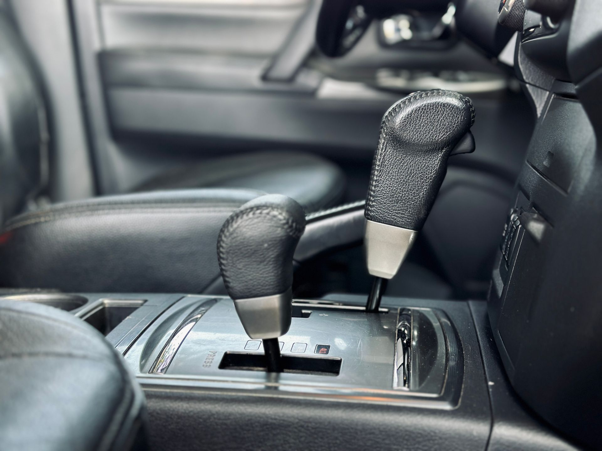 Tuvplāns ar pārslēgu automašīnā