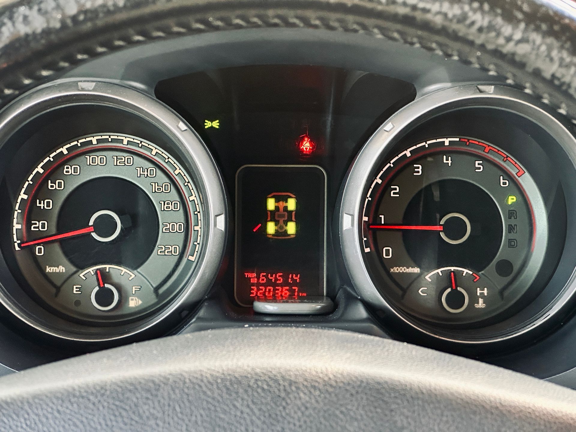 Tuvplāns no automašīnas paneļa