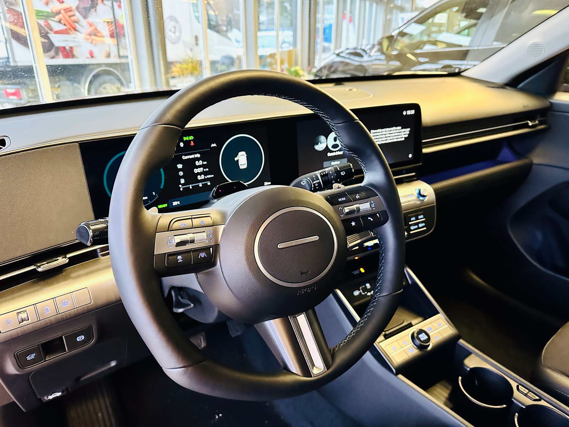 Tuvplāns no automašīnas stūres