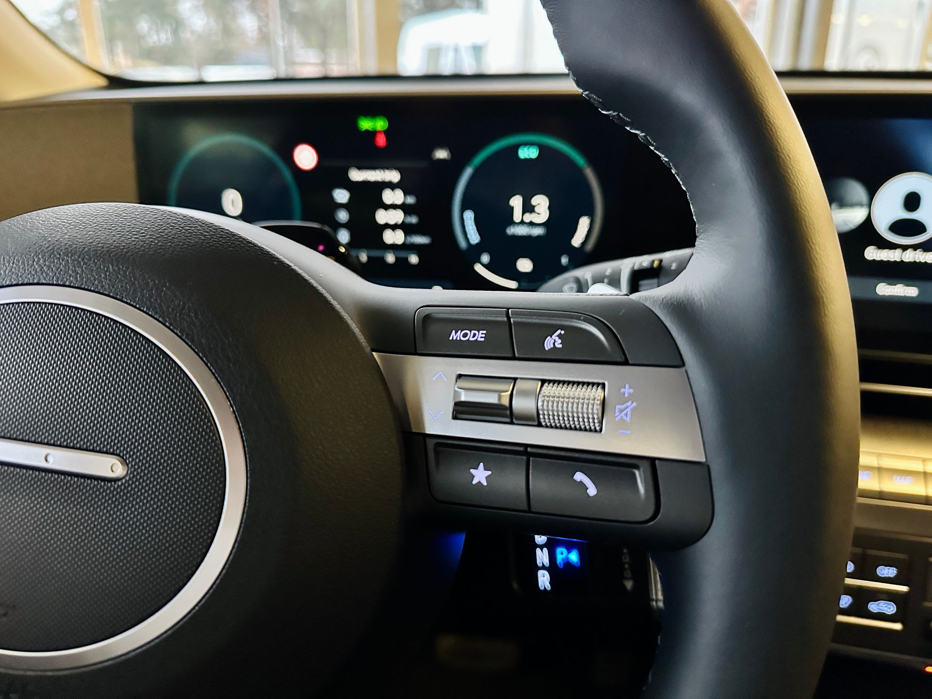 Tuvplāns no automašīnas stūres