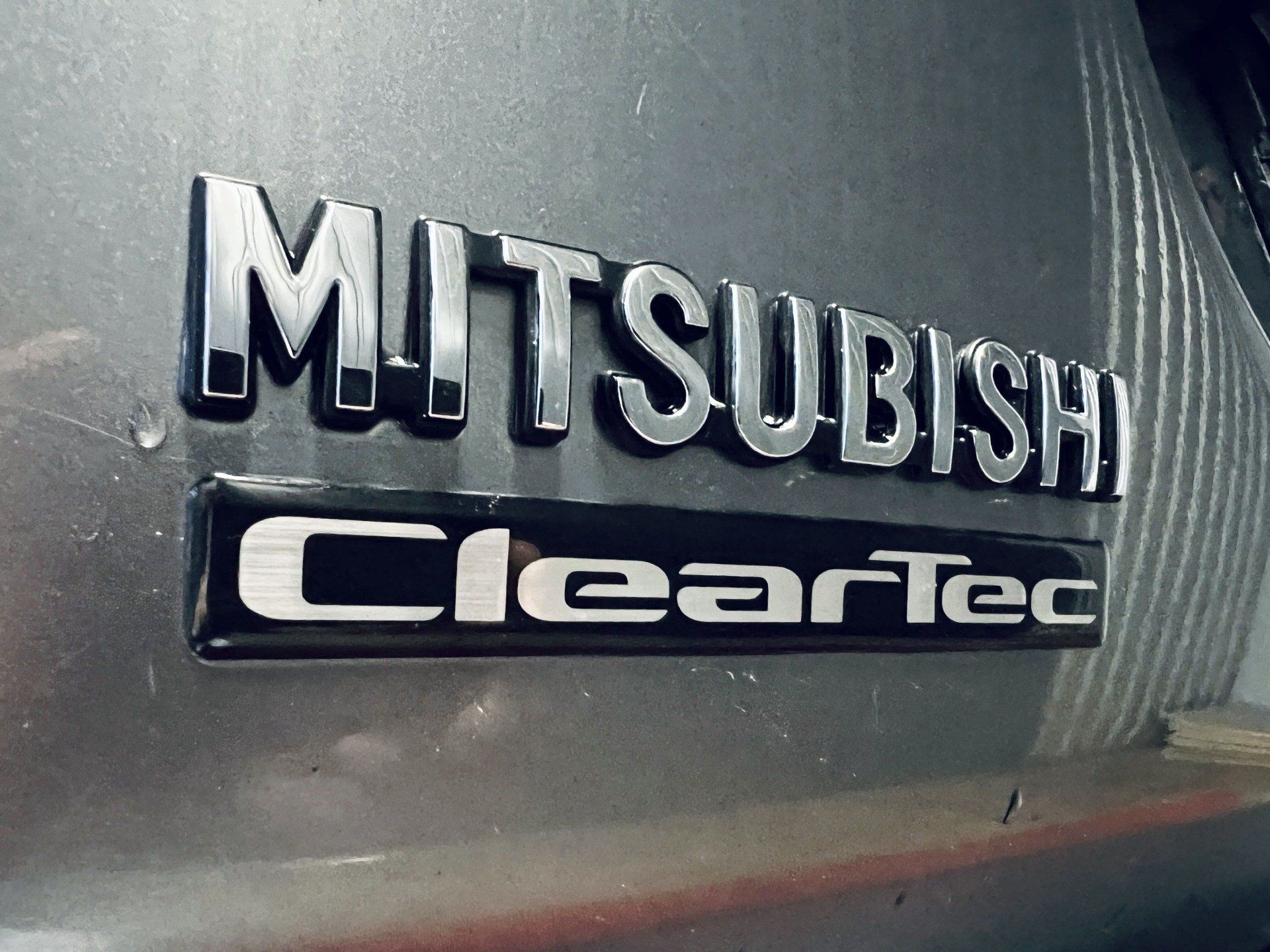 Tuvplāns mitsubishi Cleartec emblēmai