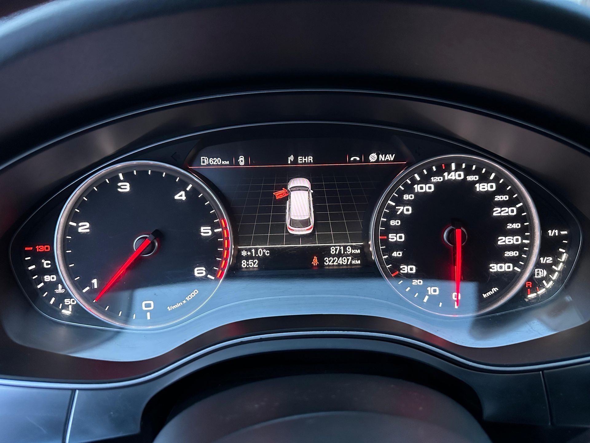 Tuvplāns no automašīnas paneļa