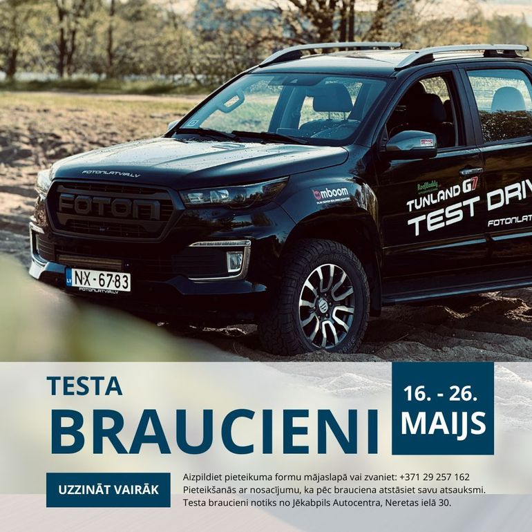 Balta kravas automašīna ir novietota stāvvietā garāžā.