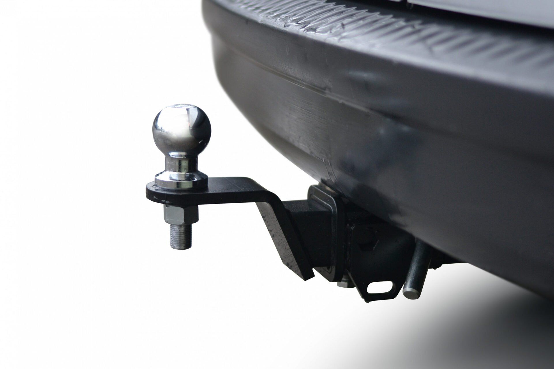 Piekabes lode, kas piestiprināta automašīnas aizmugurē