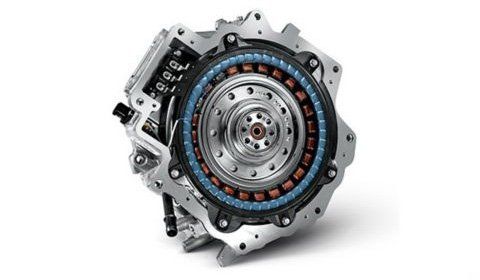 Elektromotora tuvplāns uz balta fona.