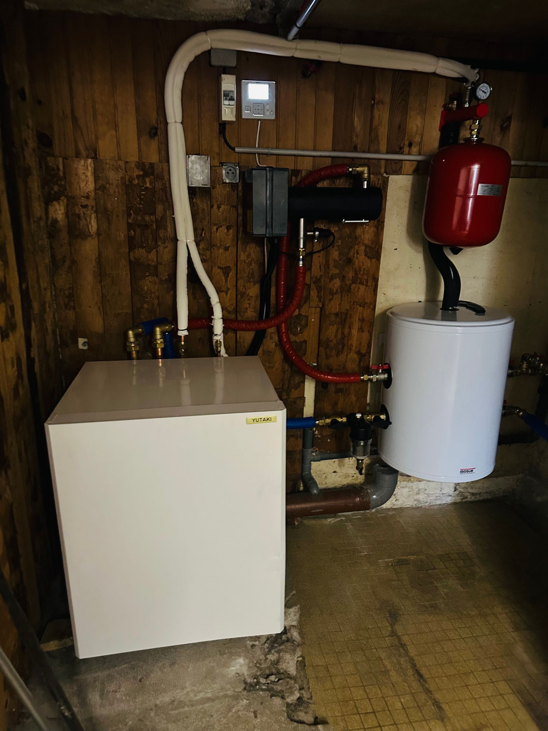 Installation d'une pompe à chaleur air eau Hitachi S80 par isodeco