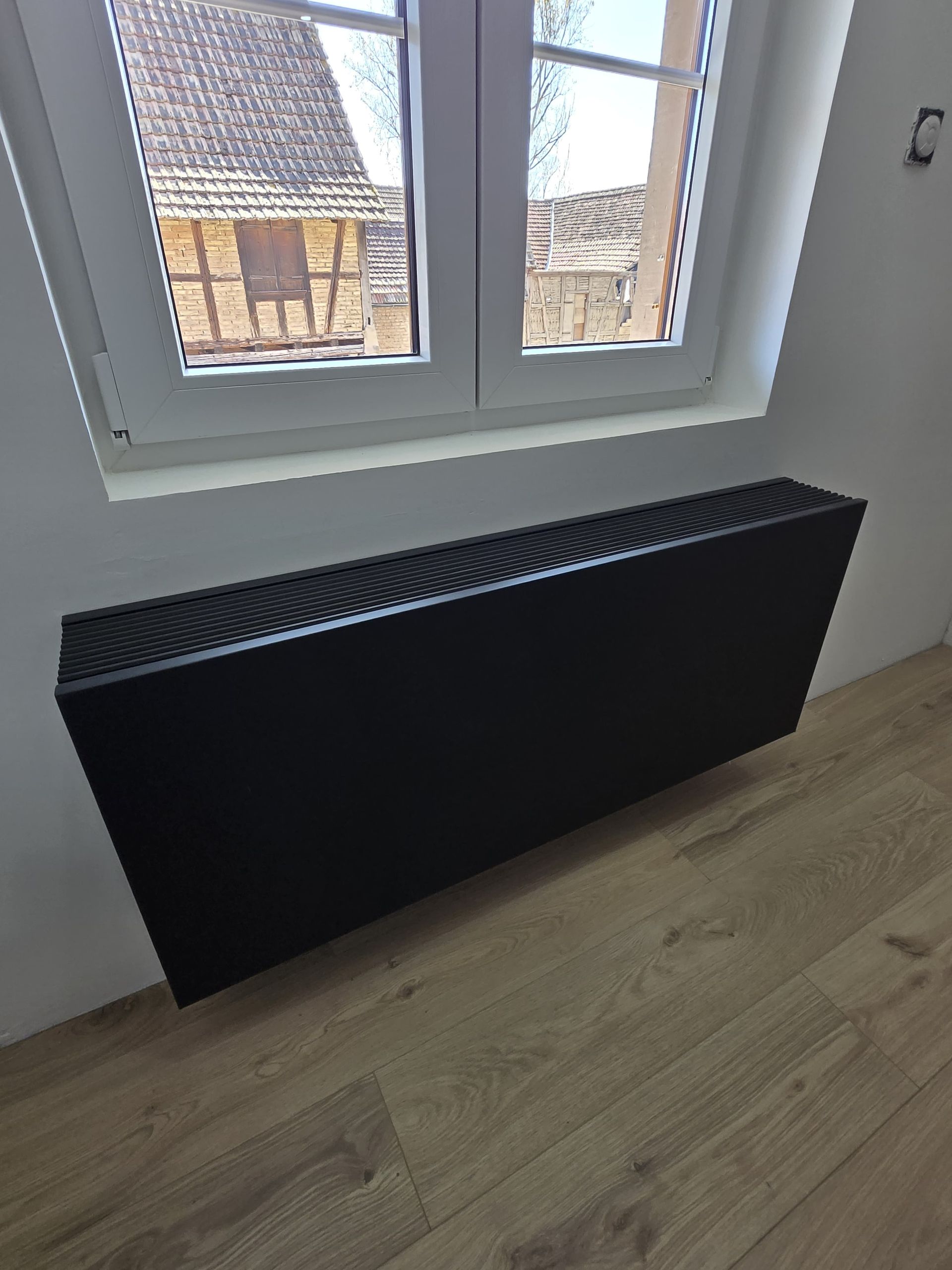 Radiateur design noir par isodeco