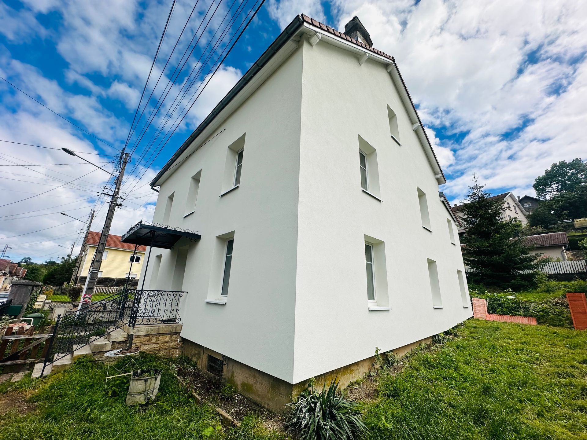 Rénovation globale sur maison à Seloncourt incluant travaux d'isolation extérieure, comble et plancher et l'installation d'une pompe à chaleur à Seloncourt