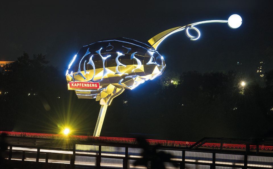 Geistesblitz Kapfenberg, S6-Abfahrt Kapfenberg Skulptur, Die Skulptur an der Autobahnabfahrt Kapfenberg wurde von Martin Cremsner entworfen.