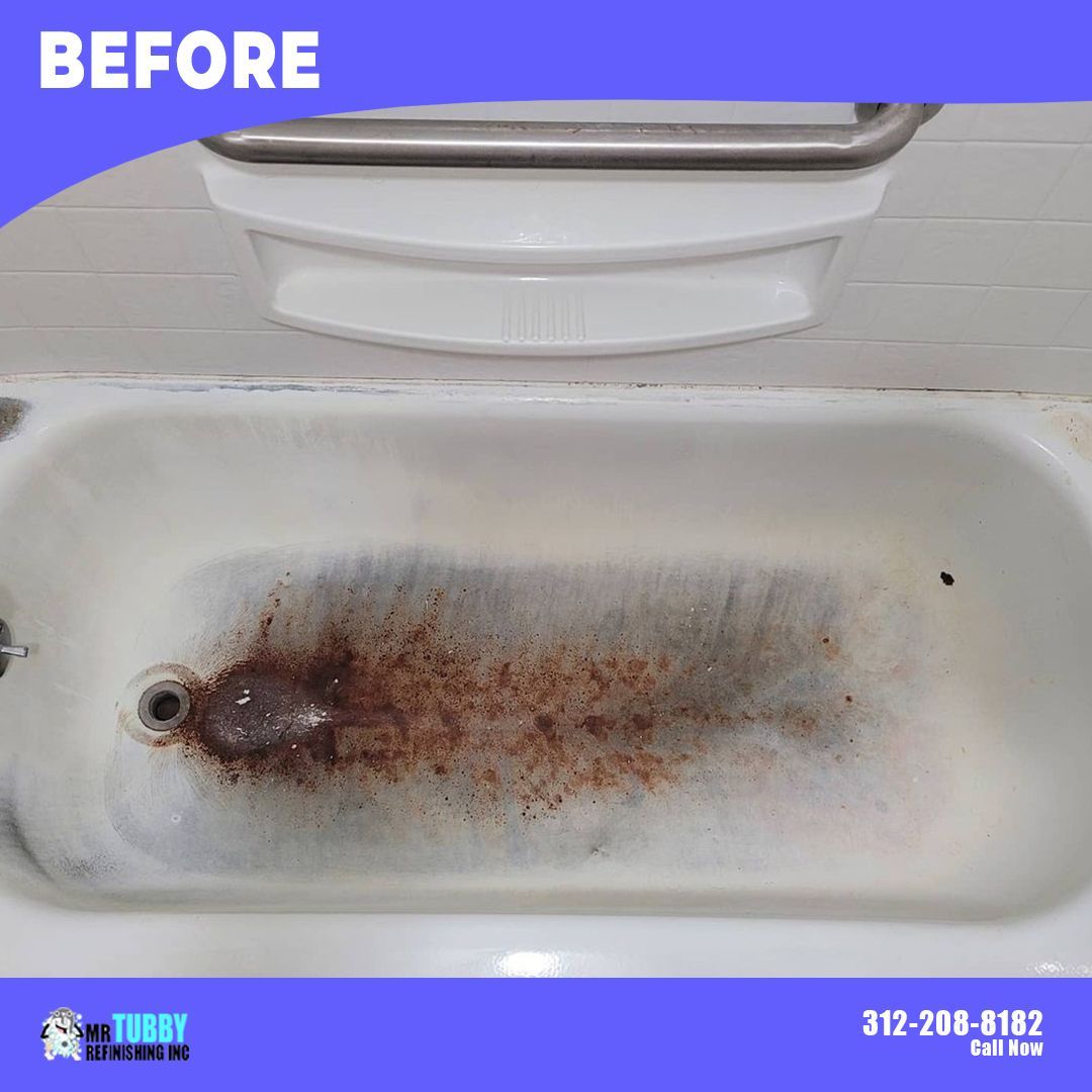 Before image of a dirty bathtub that is in the process of refinishing. First they wash the tub really good to eliminate all dirt. 