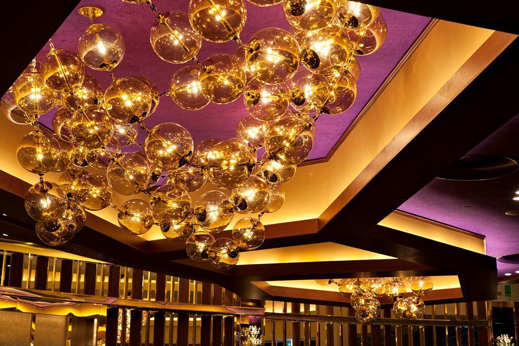 A ceiling with a lot of lights hanging from it