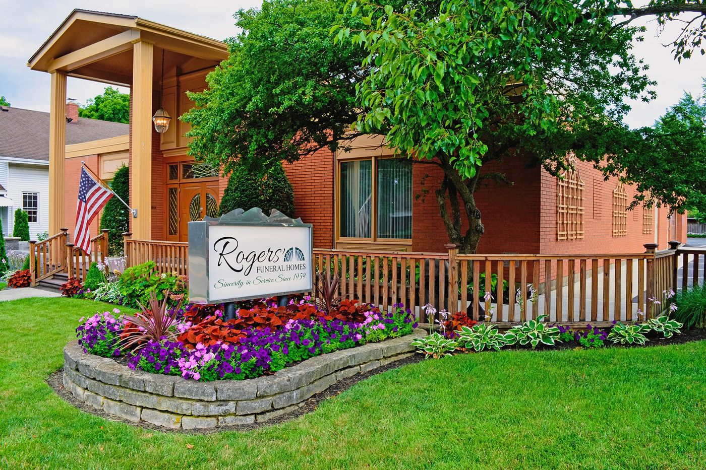 A quaint building with a sign that says