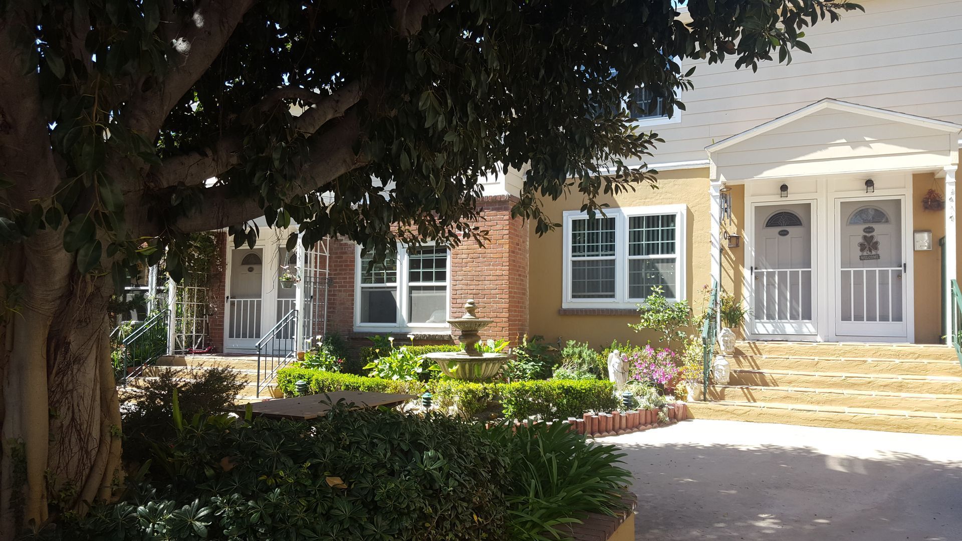 Florida Street Exterior