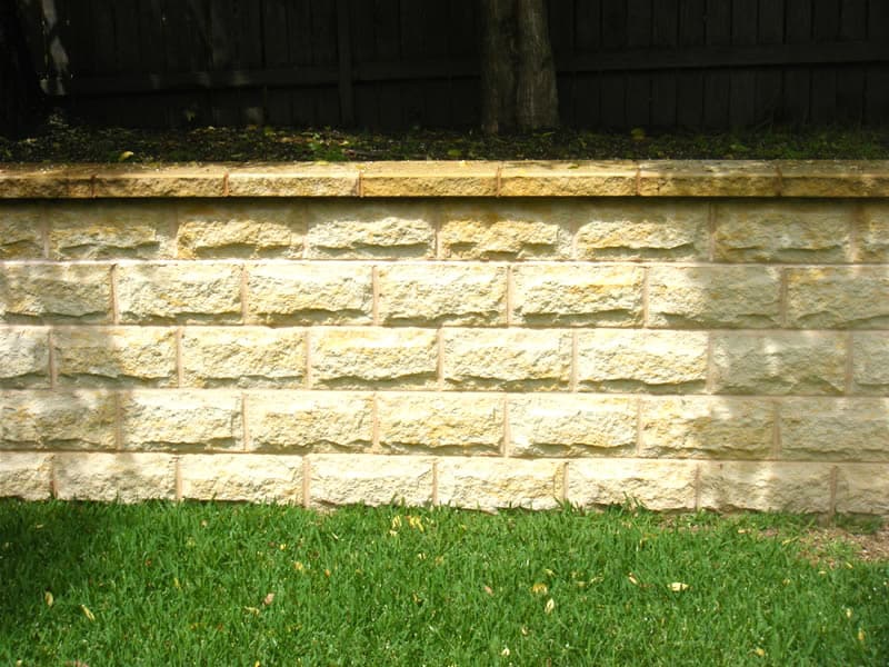 concrete retaining wall