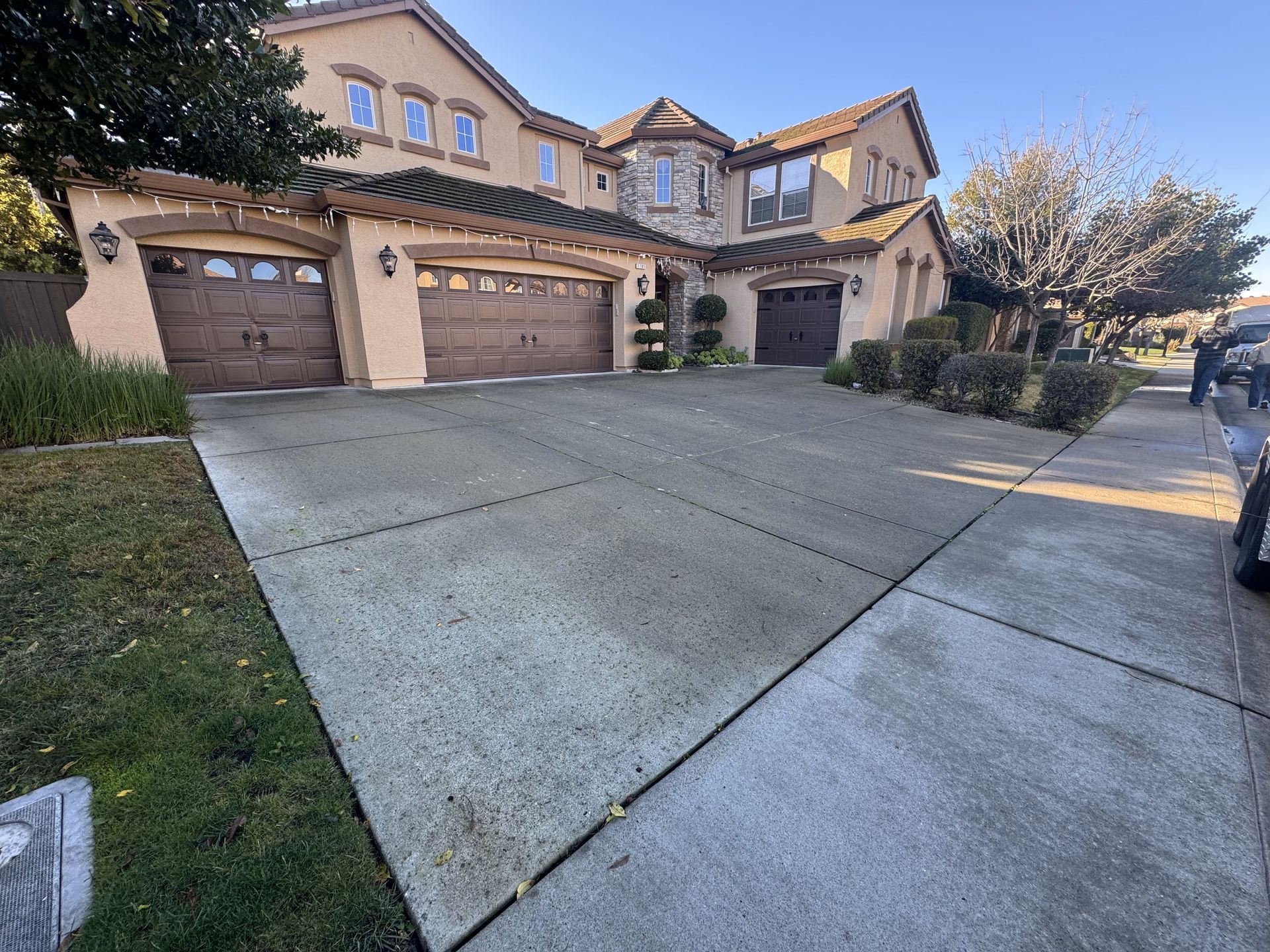 Before House Driveway Cleaning