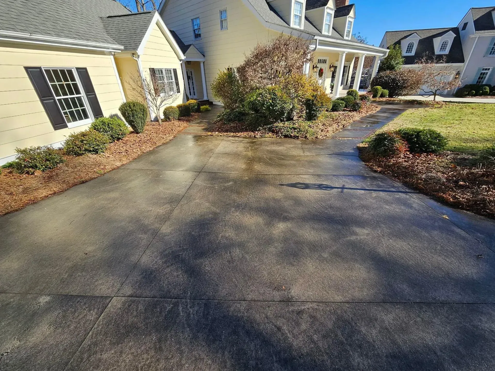 Professional driveway pressure washing services in Sacramento, CA - Sonic Wash LLC