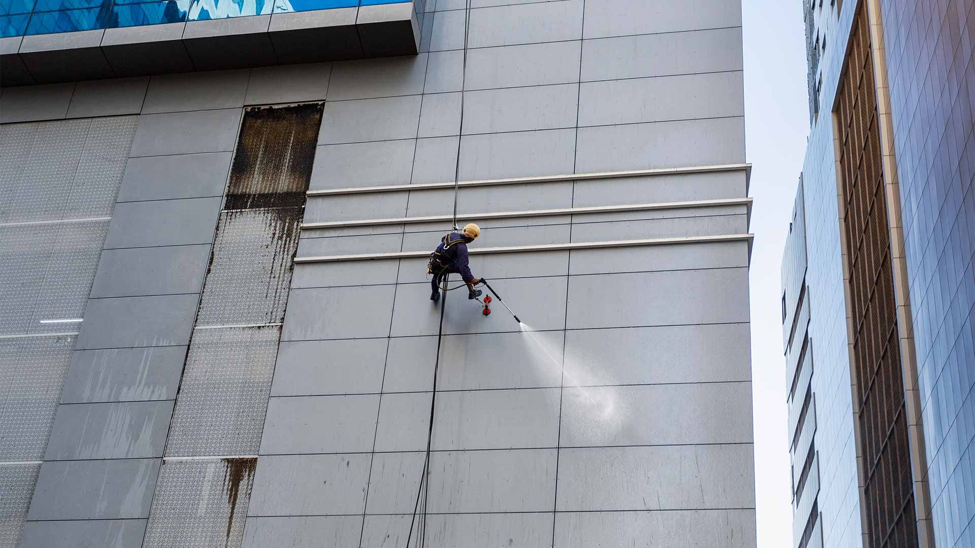 pressure washing commercial buildings