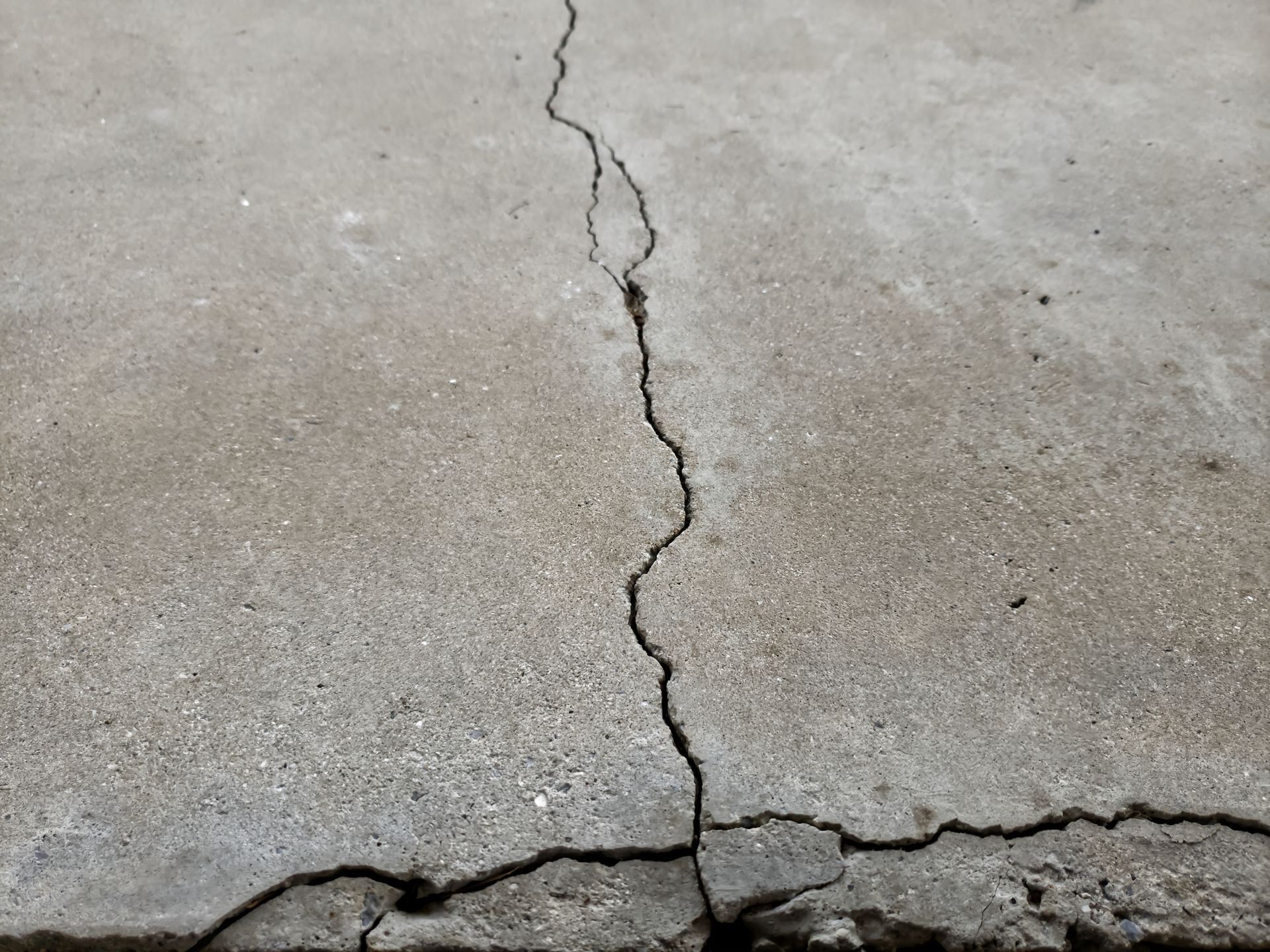 Cracks on concrete