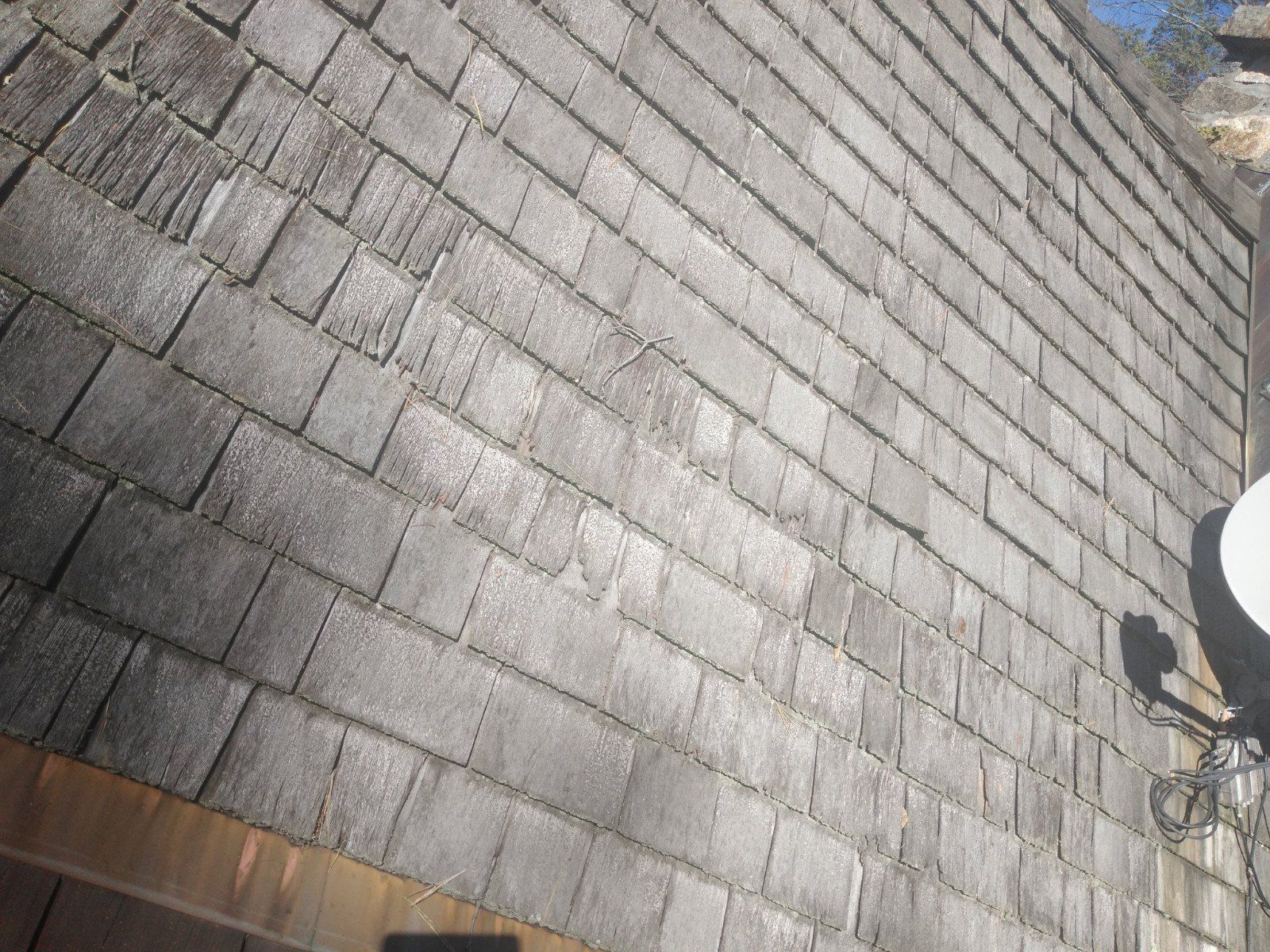 worker on the roof 4