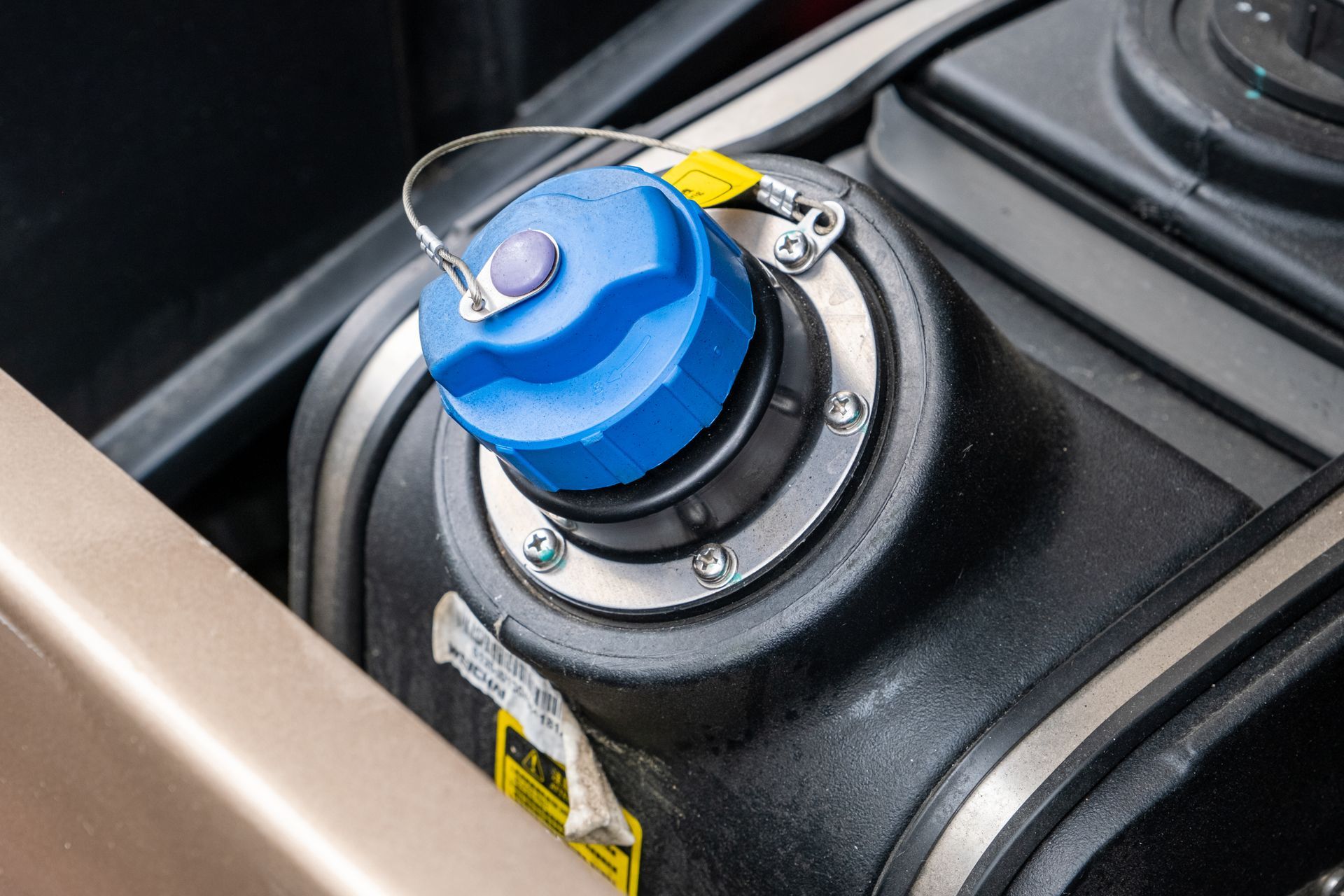 Blue cap on a black tank. Metal ring around the cap.