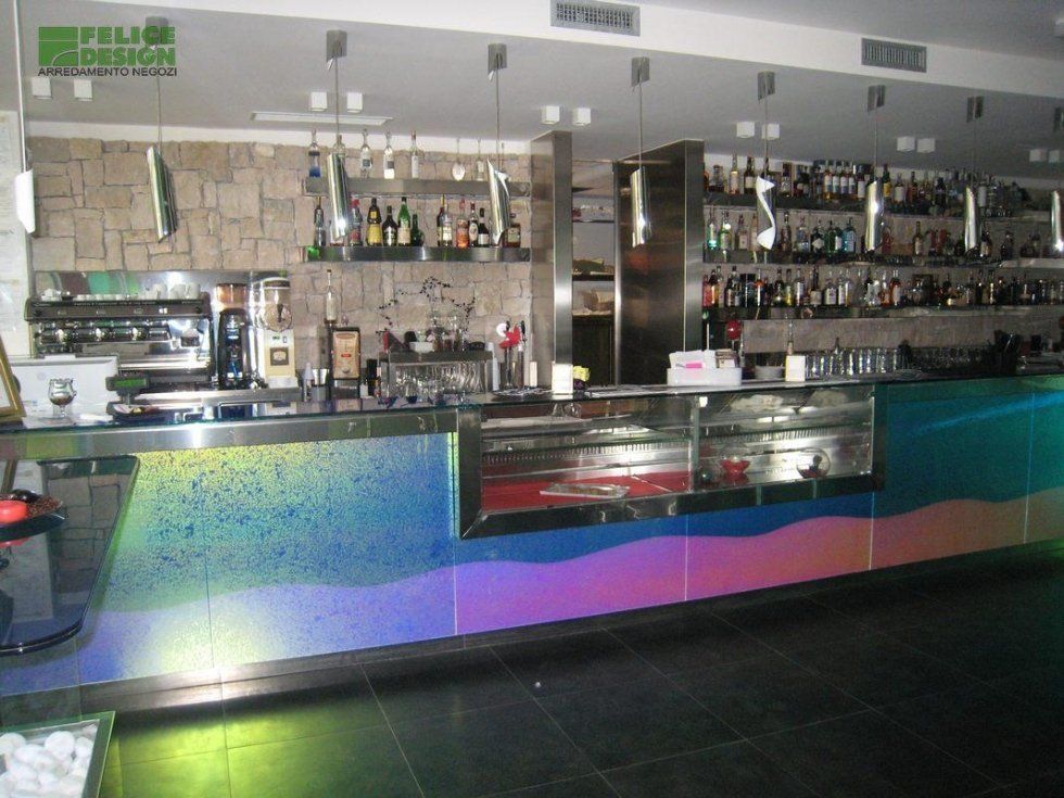 bancone con vetrina per bar