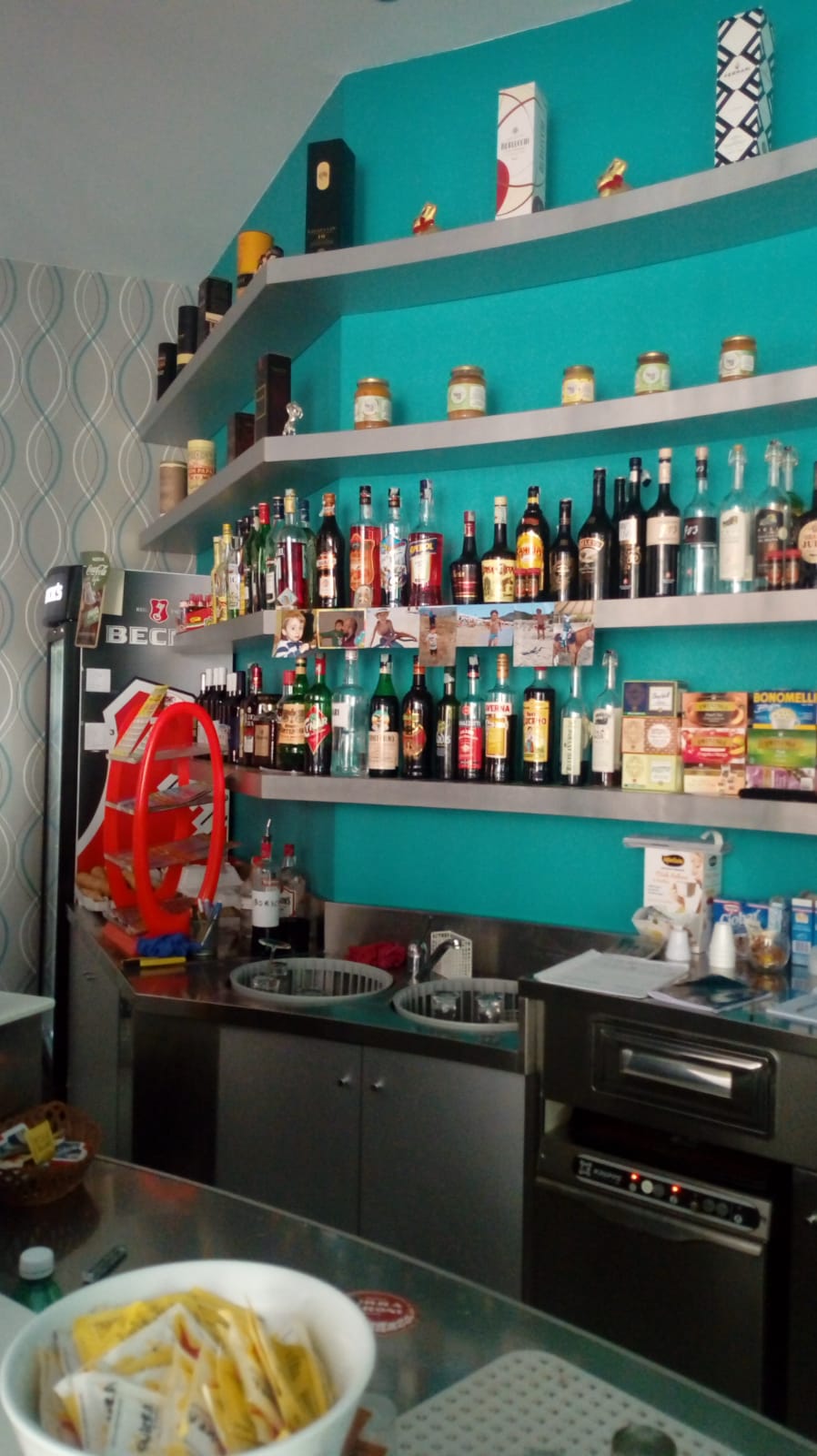 bancone bar personalizzato e arredamento per bar e ristoranti a Roma