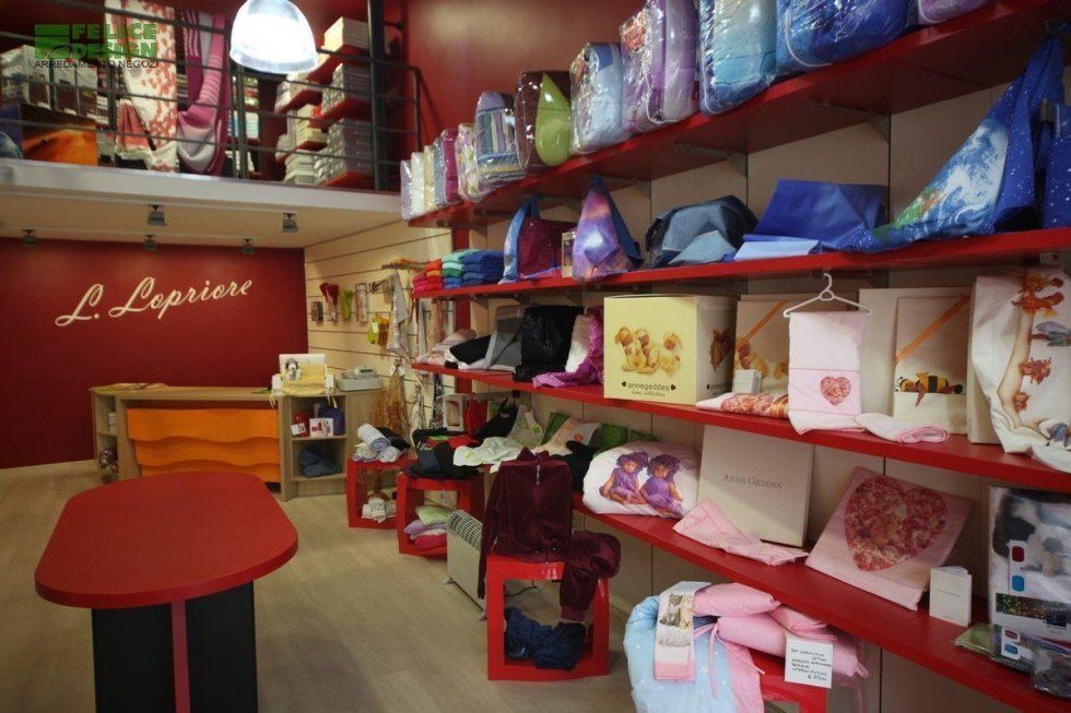 arredamento personalizzato per negozio di abbigliamento
