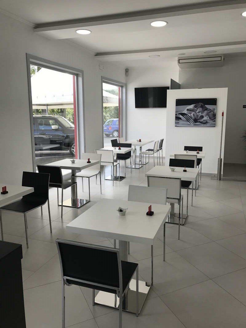 vendita di tavolini e arredamento per bar e ristoranti a Roma