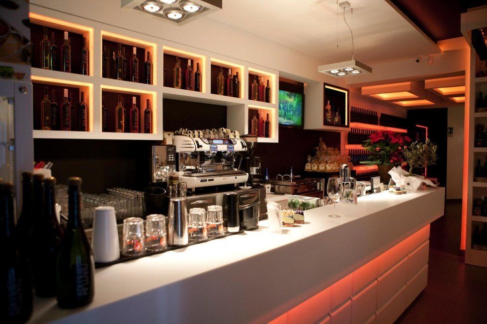 mobilia per enoteche e arredamento per bar e ristoranti a Roma