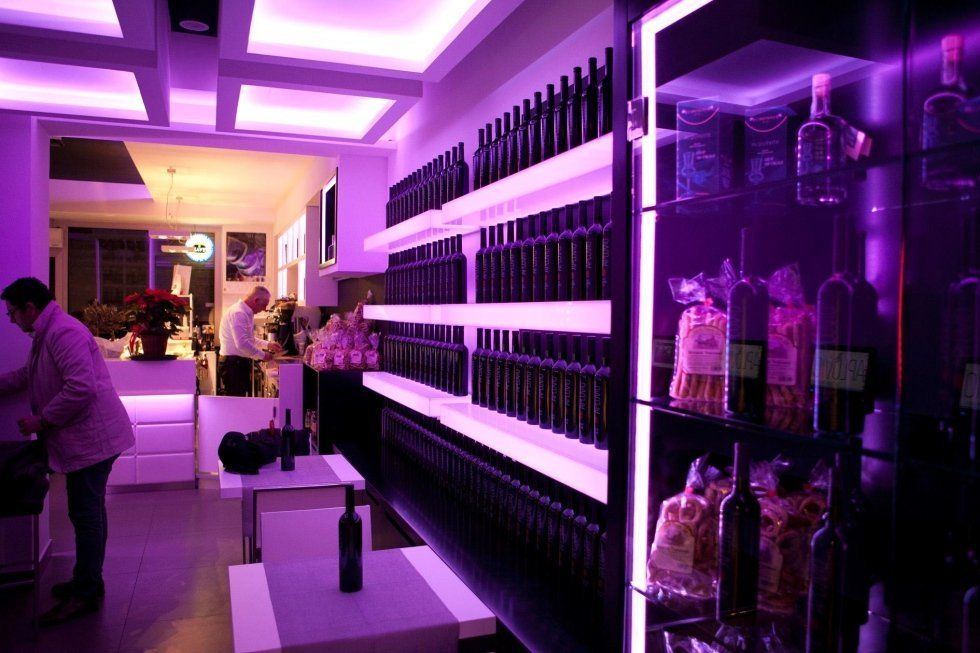 espositori per enoteche e arredamento per bar e ristoranti a Roma