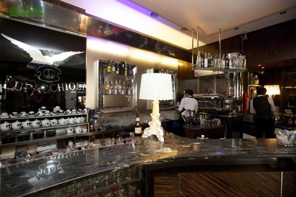 piano bar personalizzato e arredamento per bar e ristoranti a Roma