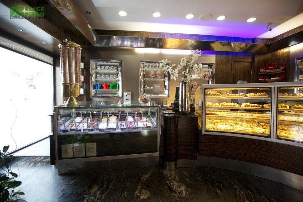 bancone espositivo per gelateria e arredamento per bar e ristoranti a Roma