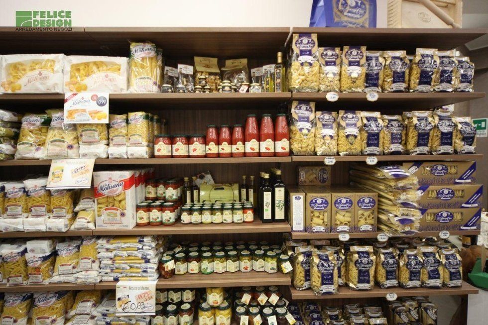 mobilia in legno per negozio di alimentari