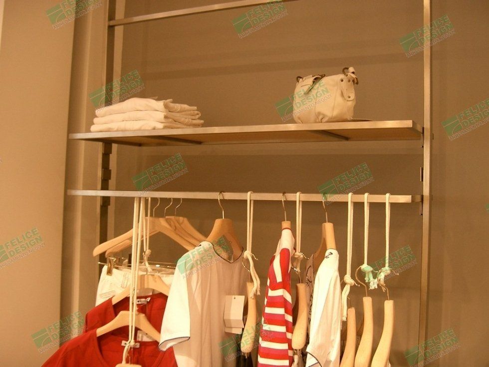 espositori personalizzati per vestiario