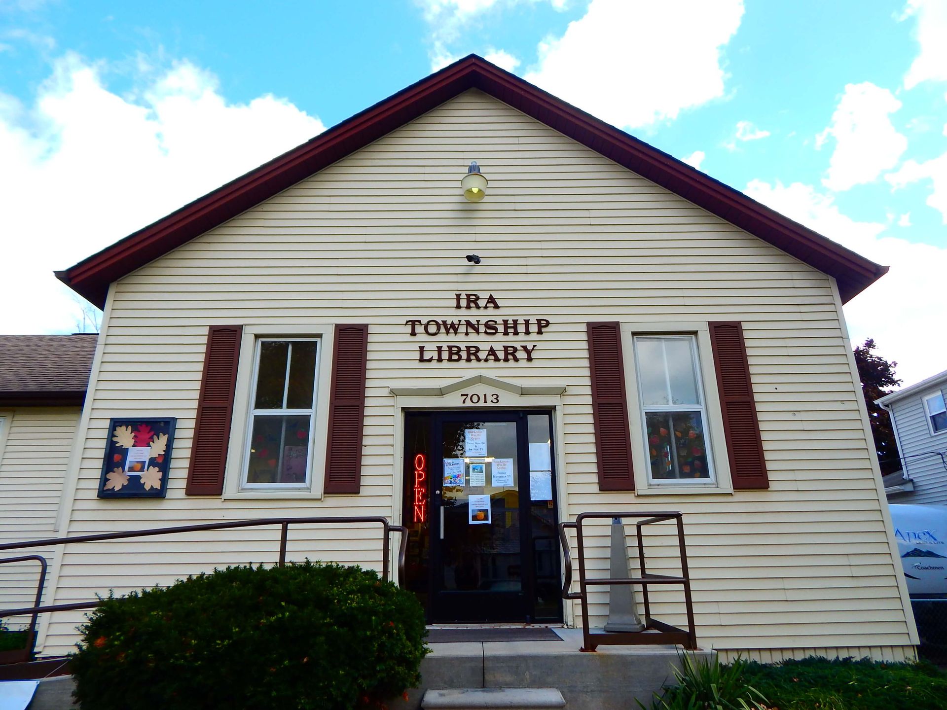 A building with a sign that says Ira Township Library.