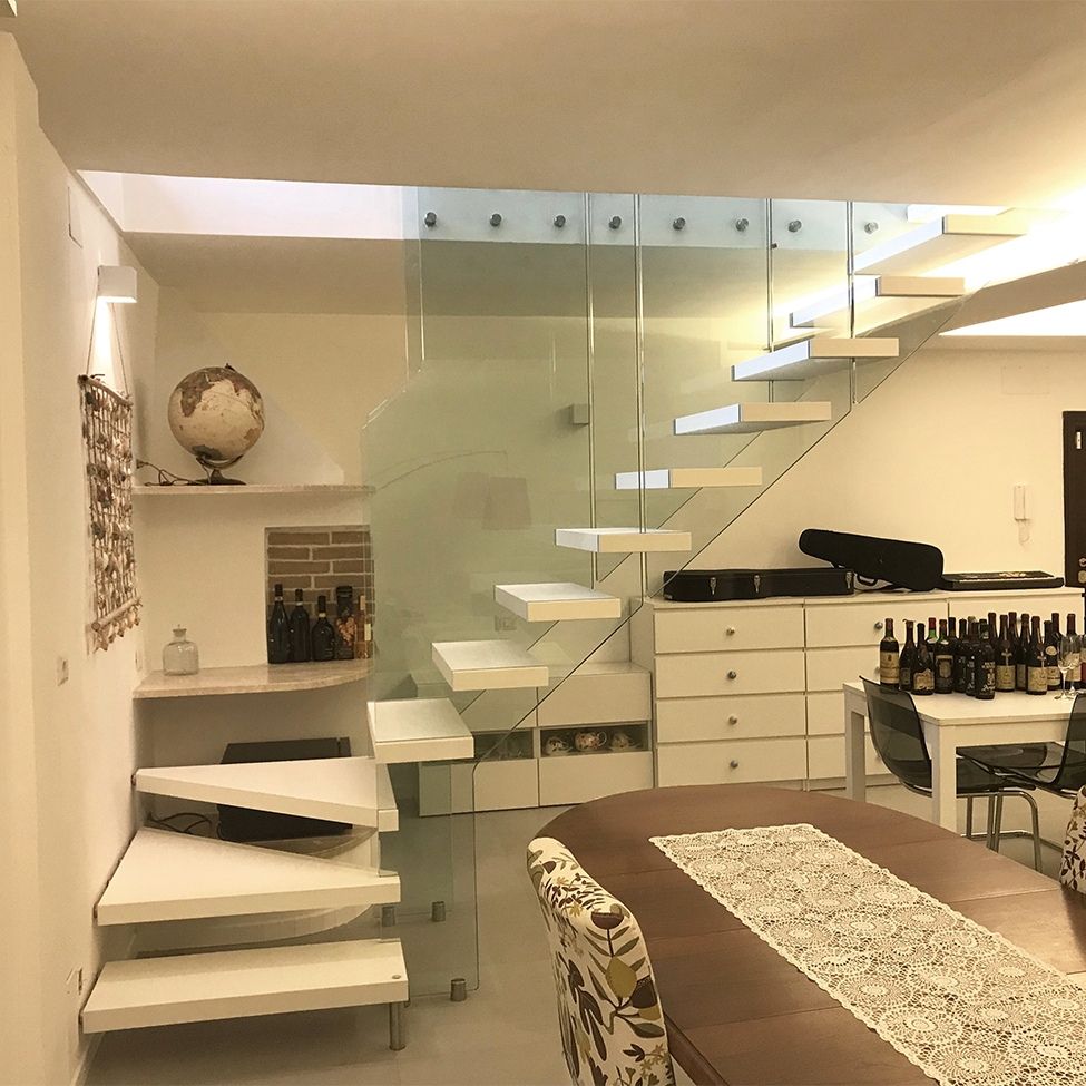 scala a sbalzo con vetro