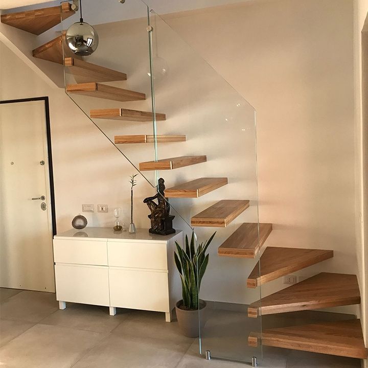 scala a sbalzo con vetro