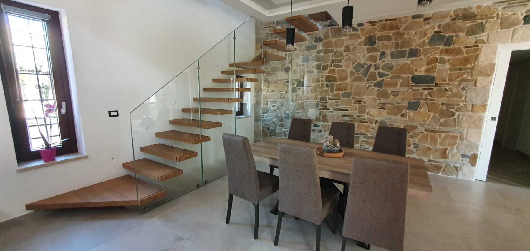 Scala a sbalzo Miluna