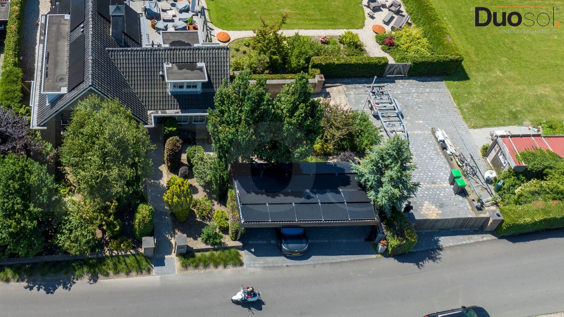 Een luchtfoto van een stad met veel gebouwen