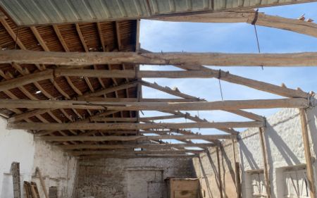 construcción de estructura de madera nueva con vigas para cubierta en Palencia