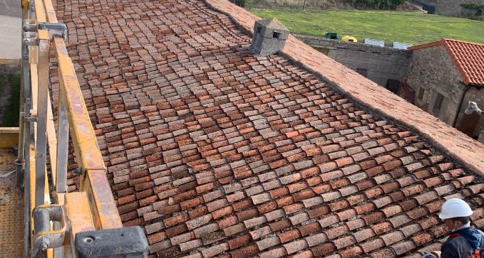 mantenimiento y limpieza anual de tejados en vivienda de Saldaña, Palencia