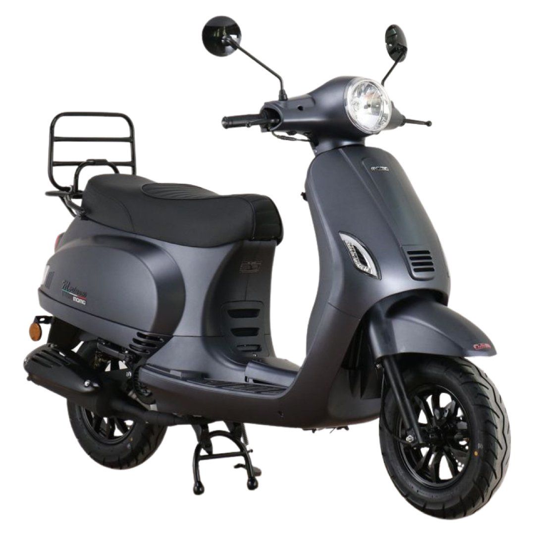 Grijze motorscooter met zwarte accenten en bagagerek.
