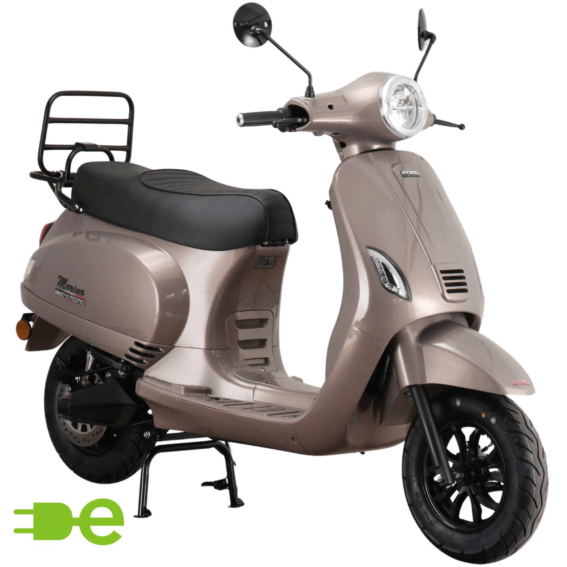 Taupe elektrische scooter met zwarte bagagedrager, banden en standaard.
