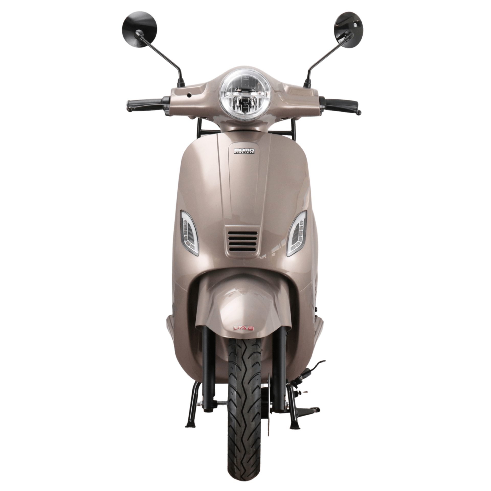 Bruine elektrische step, vooraanzicht. Ronde koplamp, zwarte spiegels, standaard met twee poten, zwarte banden en stuur.